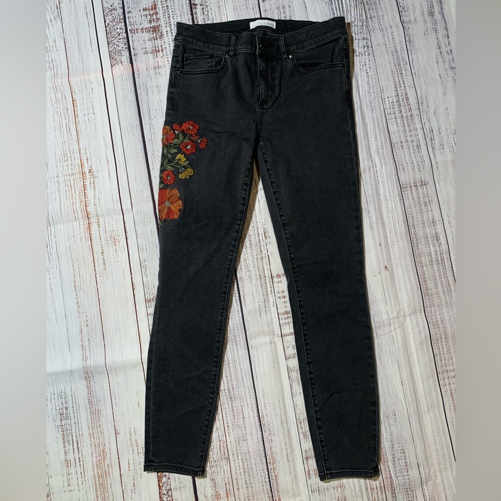 LOFT Embroidered floral faded black pants. Modern Skinny. Size 4/27.
